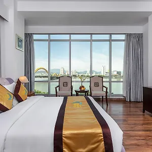 Riverside Hotel